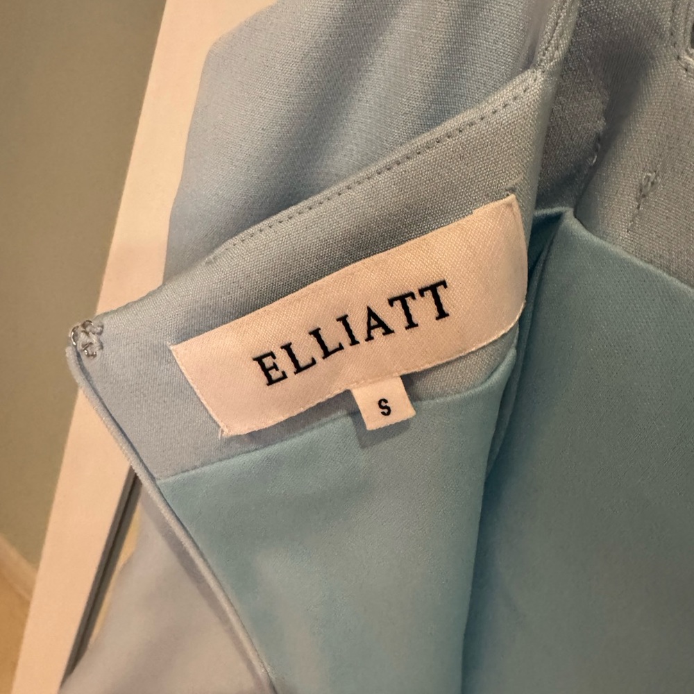 Elliatt Size Small light blue dress with 3D flowers - Picture 2 of 4